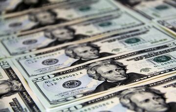 Курс долара в Україні зростає третій день поспіль