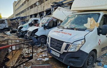 Россия ударила по терминалу Новой почты в Харькове: под завалами ищут людей Россия ударила по терминалу Новой почты в Харькове: под завалами ищут людей