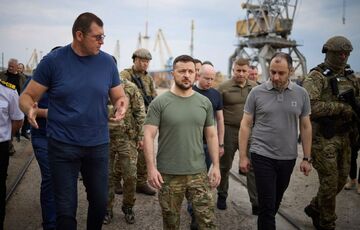 Зеленський в Одесі: Україна готова вивозити зерно Зеленський в Одесі: Україна готова вивозити зерно