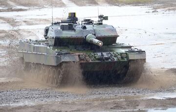 ”У нас каждый день гибнут люди”: Зеленский раскритиковал Шольца за нерешительность в поставках танков  ”У нас каждый день гибнут люди”: Зеленский раскритиковал Шольца за нерешительность в поставках танков