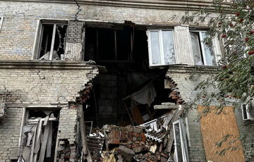 Удар по Покровську: одна з російських ракет влучила у будівлю соцзахисту, де були десятки людей