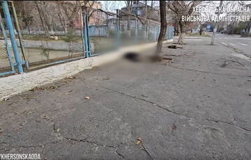 При обстреле центра Херсона погиб волонтер