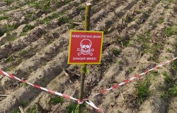 В Херсонской области двое мужчин подорвались на мине