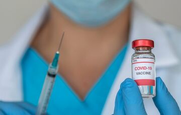 Во время испытаний вакцины от коронавируса Pfizer умерли шесть добровольцев