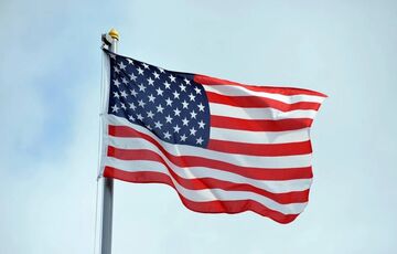 Глава Республіканської партії у Сенаті США просить Байдена прискорити надання допомоги Україні