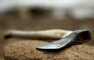 В России мужчина с топором взял в заложники шестерых детей