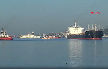Судно, которое шло из Украины в Египет, заблокировало Босфор, сев на мель 