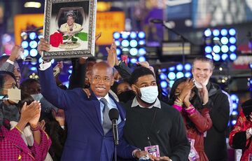 Новий мер Нью-Йорка офіційно обійняв посаду