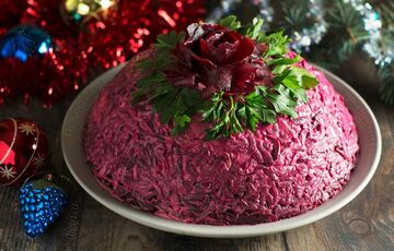 Оселедець під шубою: класичний і оригінальний рецепт новорічного салату