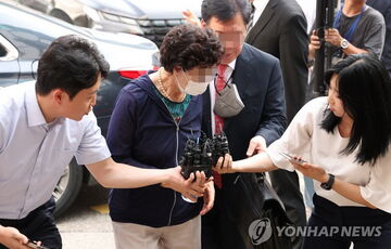 Раніше засуджену тещу президента Південної Кореї затримали за підробку банківського документа