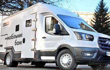 Венгрия вернет Ощадбанку инкассаторские машины, но без денег, - СМИ