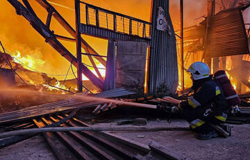 Последствия атаки РФ на Львов: оккупанты уничтожили три склада с гуманитарной помощью, есть погибший 