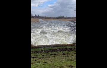 В Краматорске прорвало дамбу водохранилища, людей эвакуируют: видео