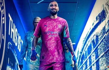 Манчестер Сити подписал звездного голкипера