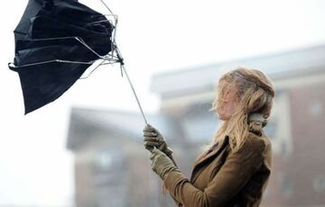 Зі снігом і сильним вітром: яким буде останній день осені