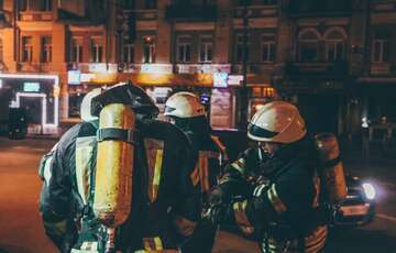 У Києві рятувальники розгорнули ”спецоперацію” в метро - ВІДЕО У Києві рятувальники розгорнули ”спецоперацію” в метро - ВІДЕО