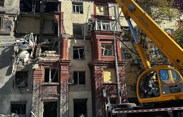 В Запорожье есть угроза обрушения дома, в который попала российская ракета В Запорожье есть угроза обрушения дома, в который попала российская ракета