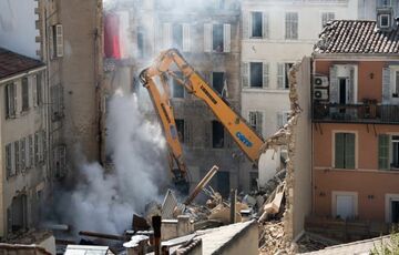 Обвал дома в Марселе: из-под завалов достали шесть погибших