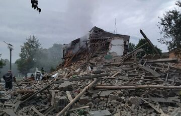 Повністю обвалився під'їзд, коли люди спали: подробиці ракетного удару по Чугуєву