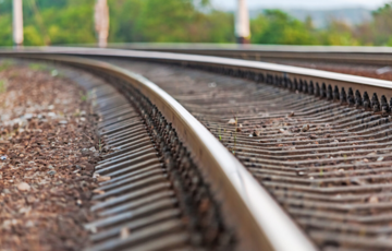 Оккупанты ударили по ж/д вокзалу в Харькове, уничтожив вагоны-рефрижераторы с телами своих военных