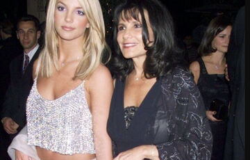 Мать Бритни Спирс годами тайно распродавала известные наряды дочери