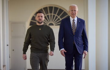 Зеленский вернулся в Украину: в США он летел в сопровождении истребителя и самолета-разведчика Зеленский вернулся в Украину: в США он летел в сопровождении истребителя и самолета-разведчика