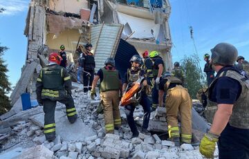 Под завалами в Кривом Роге до сих пор ищут еще одного человека Под завалами в Кривом Роге до сих пор ищут еще одного человека