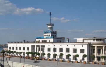 У будинку київського Річкового вокзалу відкрили перший в Україні американський університет