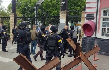 Средства ”Крюковского вагоностроительного завода” выводились на счета российских компаний Средства ”Крюковского вагоностроительного завода” выводились на счета российских компаний