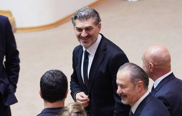 Парламент Грузії обрав президентом колишнього футболіста Михайла Кавелашвілі Парламент Грузії обрав президентом колишнього футболіста Михайла Кавелашвілі