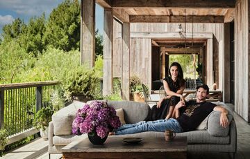 Ештон Кутчер та Міла Куніс виставили свій будинок на Airbnb: фото