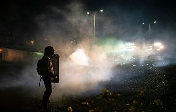 Протести в США: коп, яка застрелила афроамериканця, звільнилася з поліції Протести в США: коп, яка застрелила афроамериканця, звільнилася з поліції