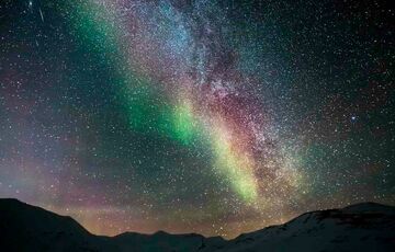 Гороскоп на 10 марта: кому лучше отложить личную жизнь на второй план