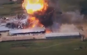 Артиллерия ВСУ уничтожила российский склад с ”Градами”: мощное видео