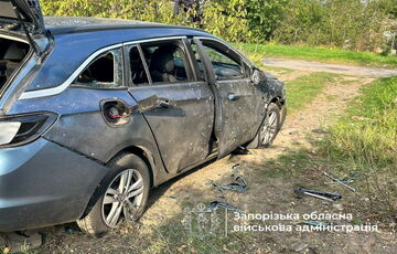 Росіяни вбили двох людей у Запорізькій області, вдаривши дроном по авто Росіяни вбили двох людей у Запорізькій області, вдаривши дроном по авто