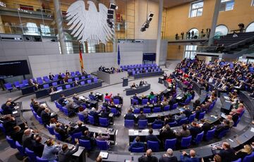 Бундестаг требует от Шольца поставить Украине немецкое вооружение к началу зимы 