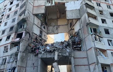 Дом, по которому Россия сегодня ударила КАБом, уже страдал от обстрелов в начале вторжения