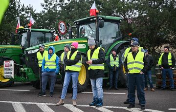 На польському кордоні почали зупиняти автобуси з українцями На польському кордоні почали зупиняти автобуси з українцями