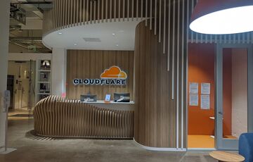 У сервісу Cloudflare знову збій: не працюють десятки сайтів
