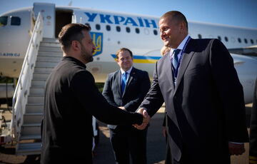 Встречал лично Залужный: Зеленский прибыл в Великобританию (фото)