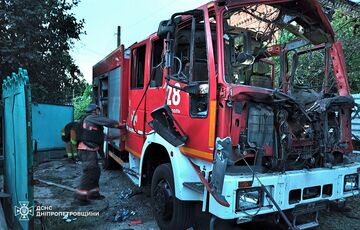 В Никополе под российский обстрел попали спасатели