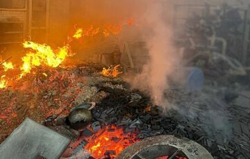 Россияне атаковали предприятие на Черниговщине: начался масштабный пожар