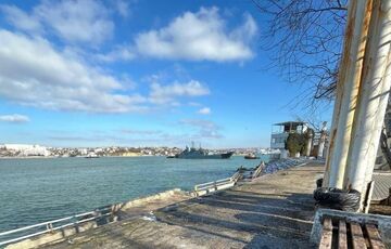 Росіяни пригнали до Криму пошкоджений десантний корабель ”Оленегорский горняк”: фото