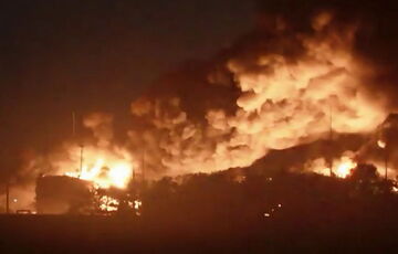 З'явилося свіже відео з нафтобази Росрезерву в Пролетарську: видно десятки знищених цистерн