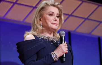 Катрин Денёв со сцены Каннского фестиваля зачитала стихотворение Леси Украинки: видео