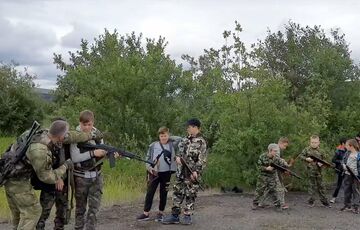 Росія вчить дітей убивати на кордоні з Норвегією: фото