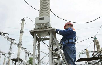 Енергетики почали відновлювати електромережі в Херсоні Енергетики почали відновлювати електромережі в Херсоні
