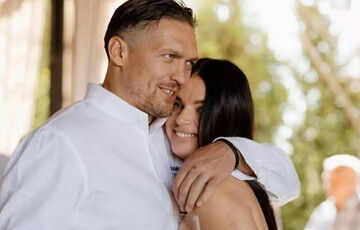 Дружина Усика показала зворушливе фото новонародженої доньки