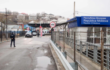 На кордоні з Молдовою тимчасово зупинили пропускні операції