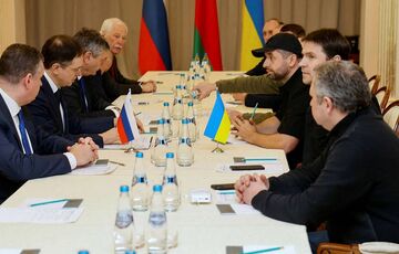 В МИД РФ заявили, что переговоры с Украиной должны проходить при участии Москвы В МИД РФ заявили, что переговоры с Украиной должны проходить при участии Москвы